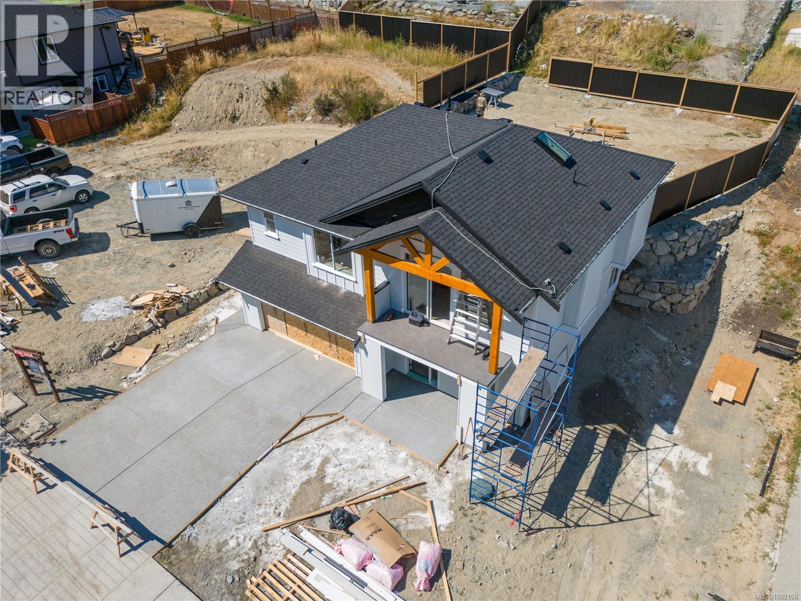 Photo 18 of 824 Russell Rd, Ladysmith BC