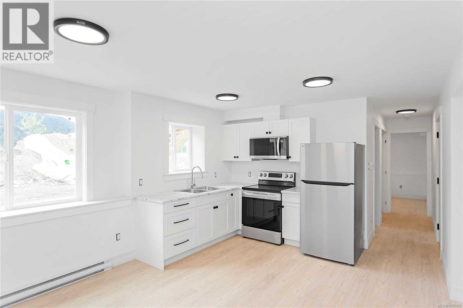 Photo 26 of 824 Russell Rd, Ladysmith BC