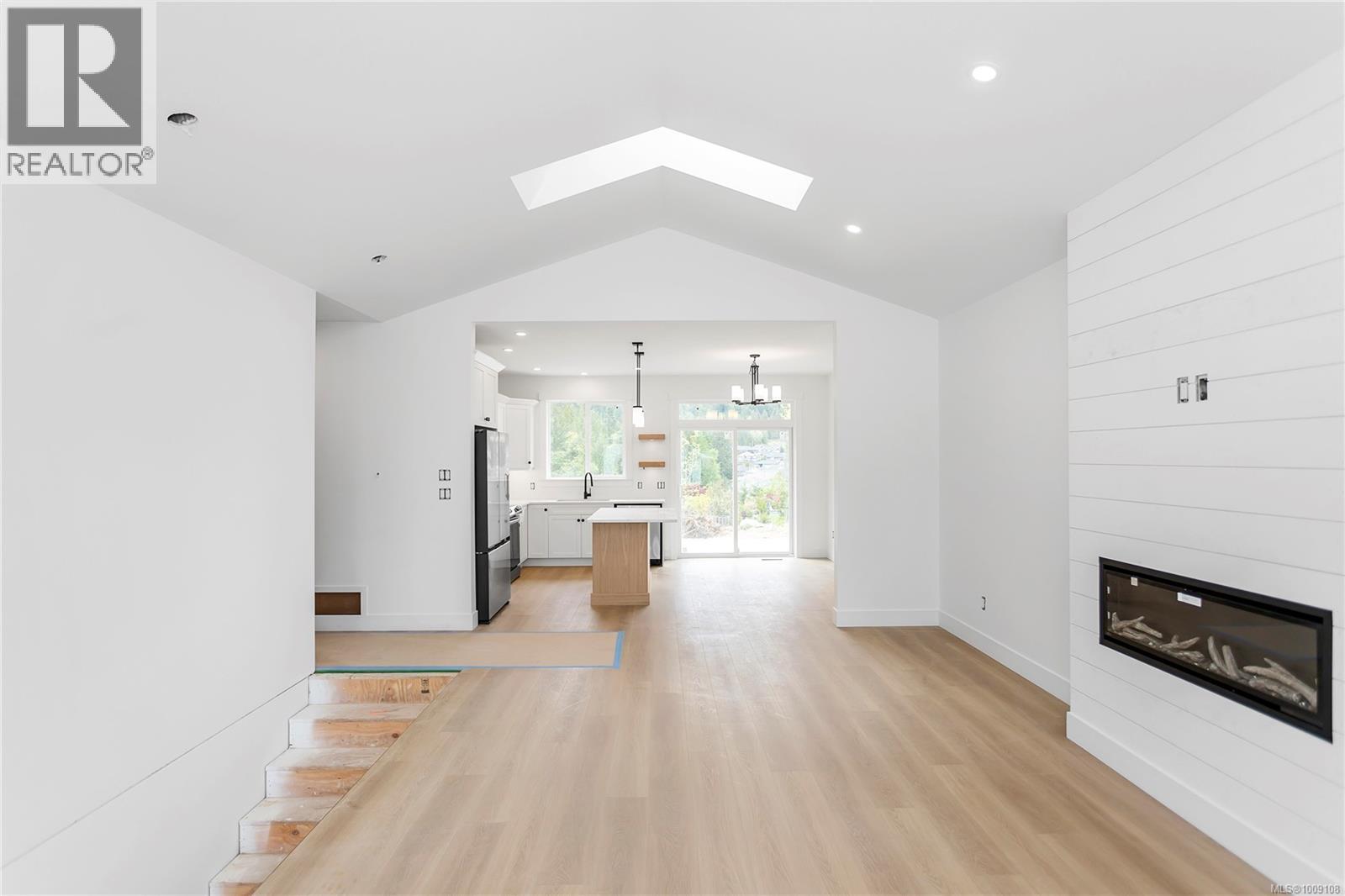 Photo 22 of 824 Russell Rd, Ladysmith BC