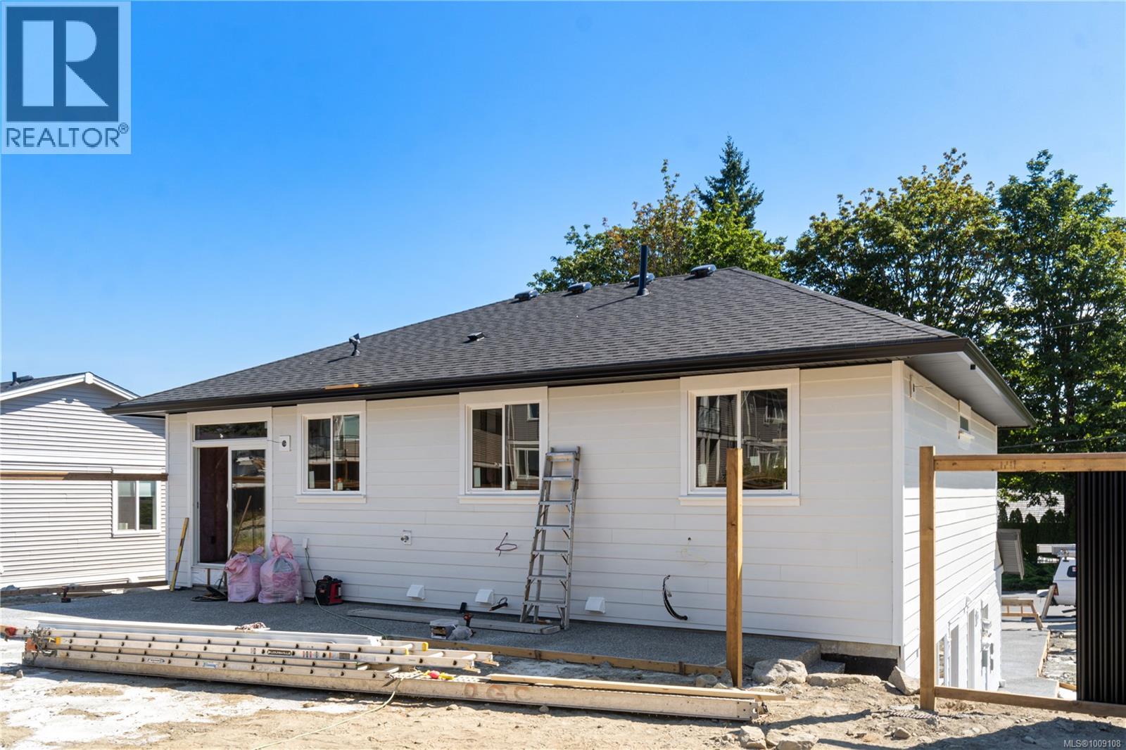 Photo 5 of 824 Russell Rd, Ladysmith BC