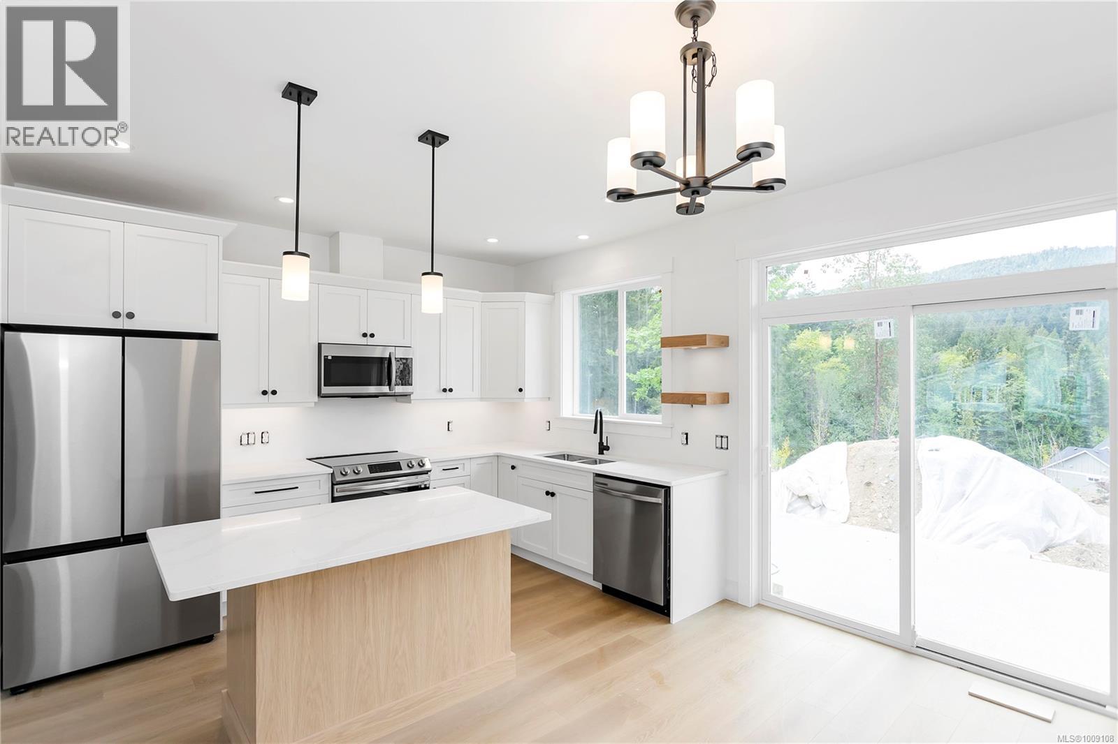 Photo 20 of 824 Russell Rd, Ladysmith BC