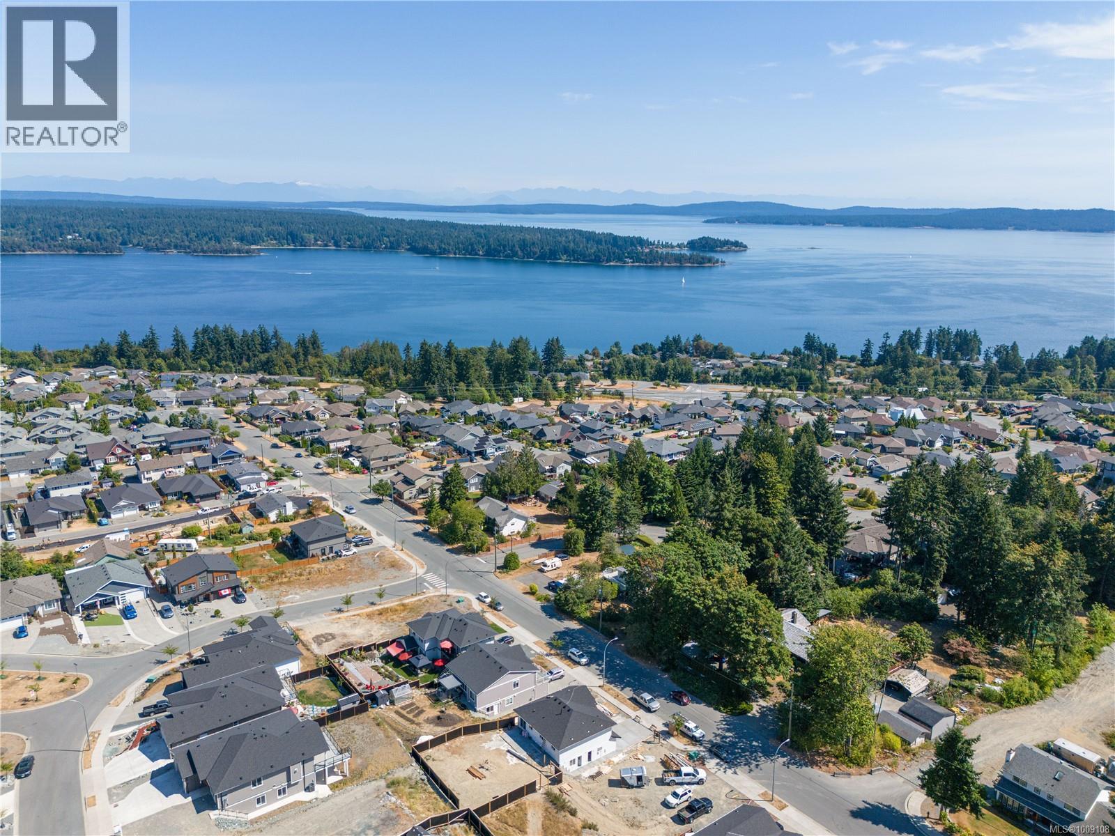Photo 14 of 824 Russell Rd, Ladysmith BC