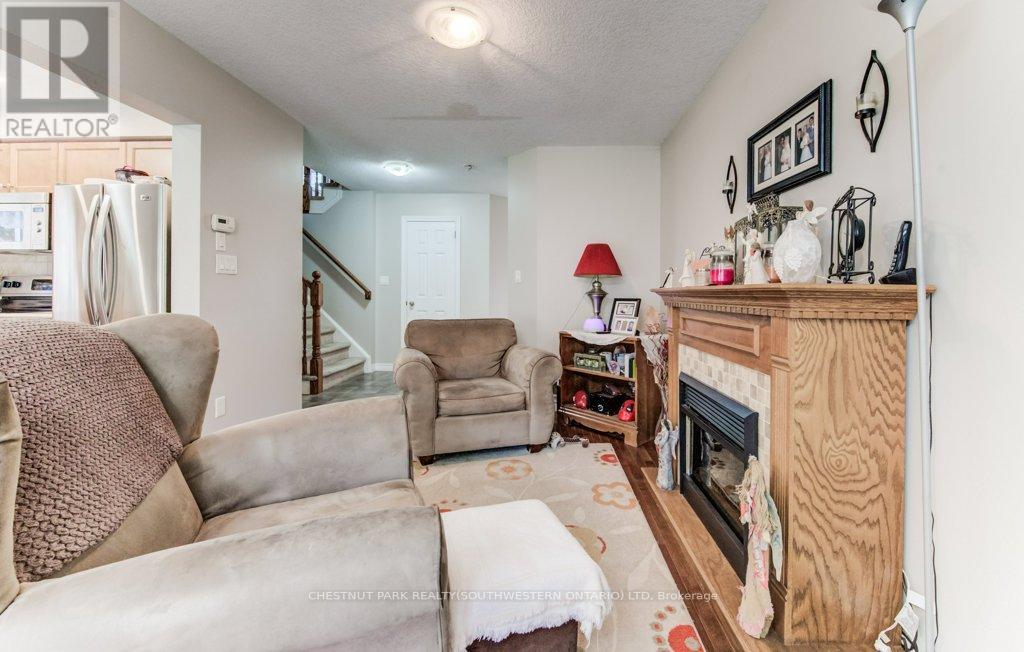 Photo 12 of 404 Tealby Crescent, Waterloo ON