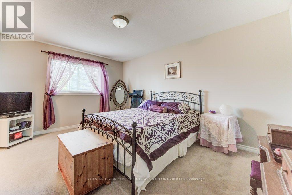 Photo 22 of 404 Tealby Crescent, Waterloo ON