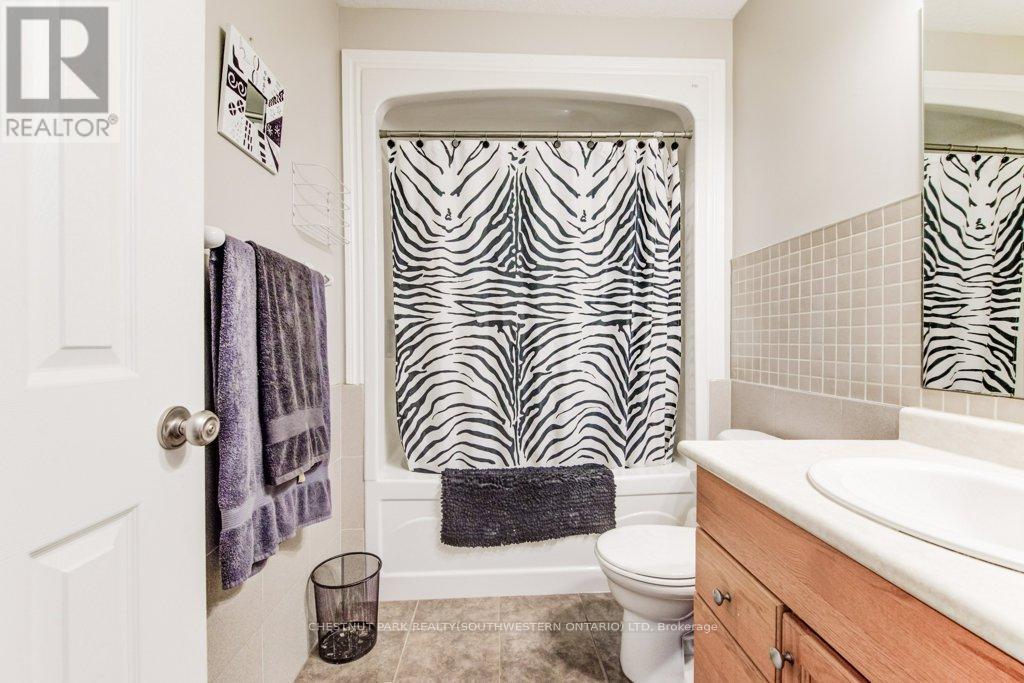 Photo 27 of 404 Tealby Crescent, Waterloo ON