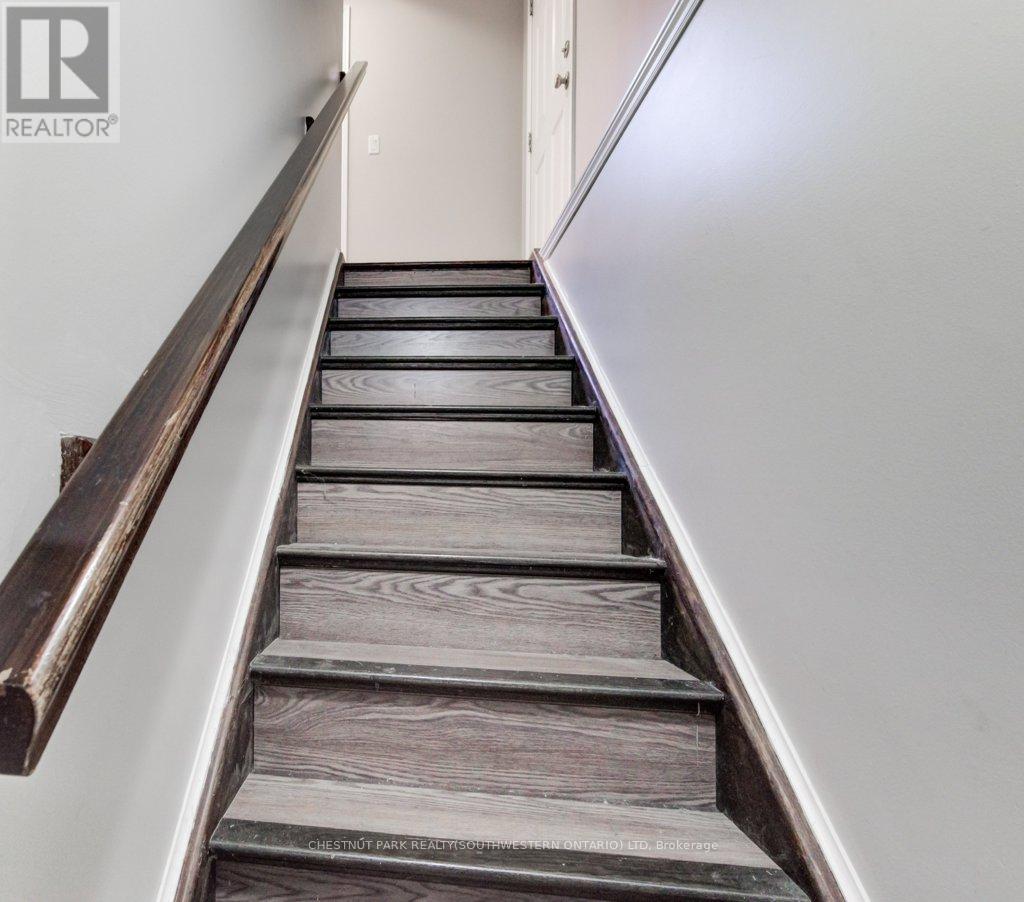 Photo 30 of 404 Tealby Crescent, Waterloo ON