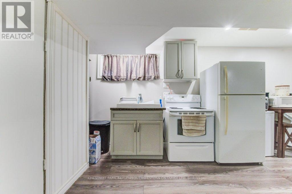 Photo 32 of 404 Tealby Crescent, Waterloo ON