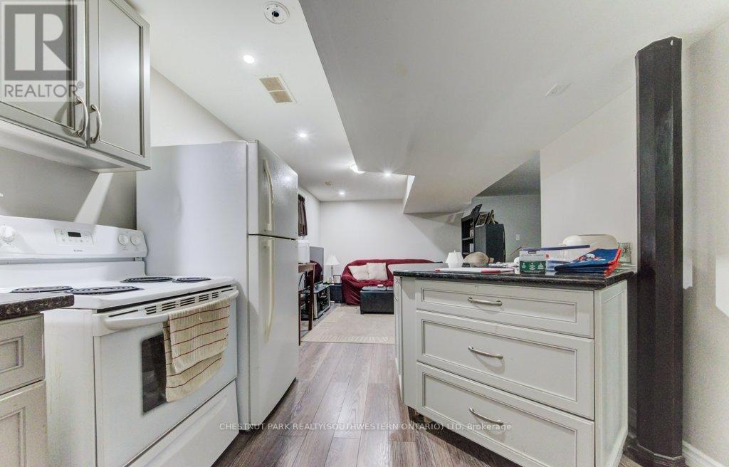 Photo 33 of 404 Tealby Crescent, Waterloo ON