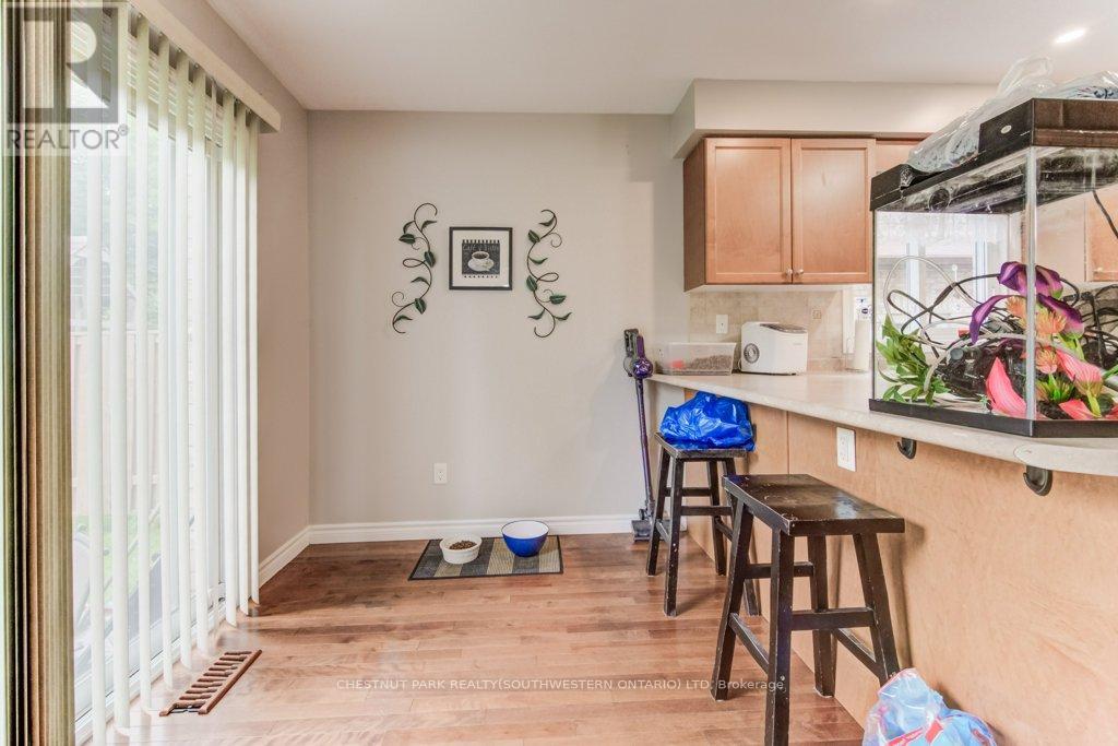 Photo 9 of 404 Tealby Crescent, Waterloo ON