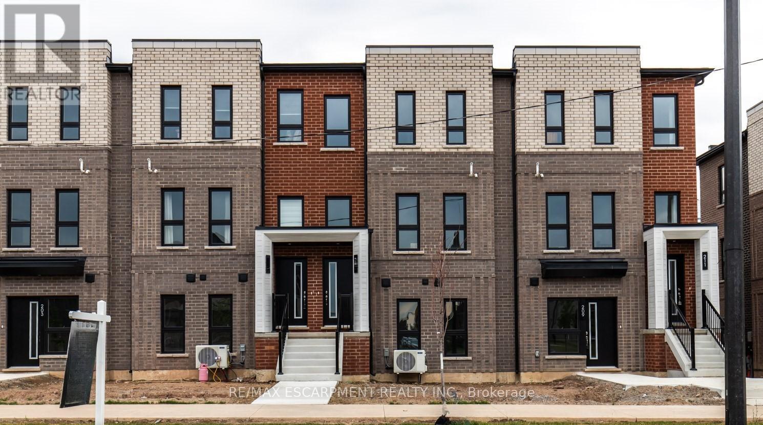 Photo 1 of 16 70 Kenesky Drive, Hamilton ON