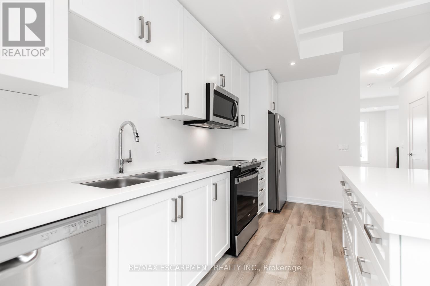 Photo 15 of 16 70 Kenesky Drive, Hamilton ON