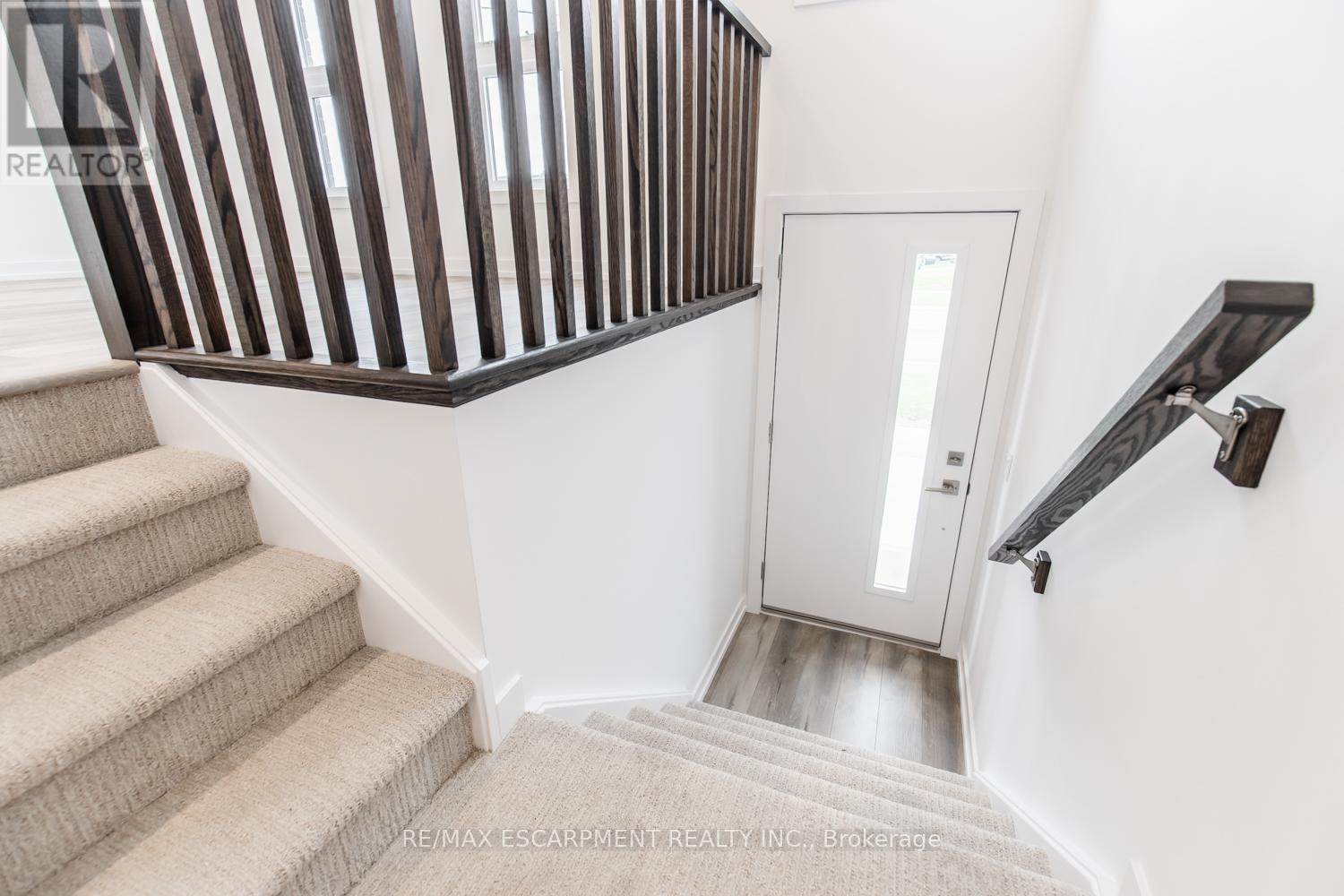 Photo 2 of 16 70 Kenesky Drive, Hamilton ON