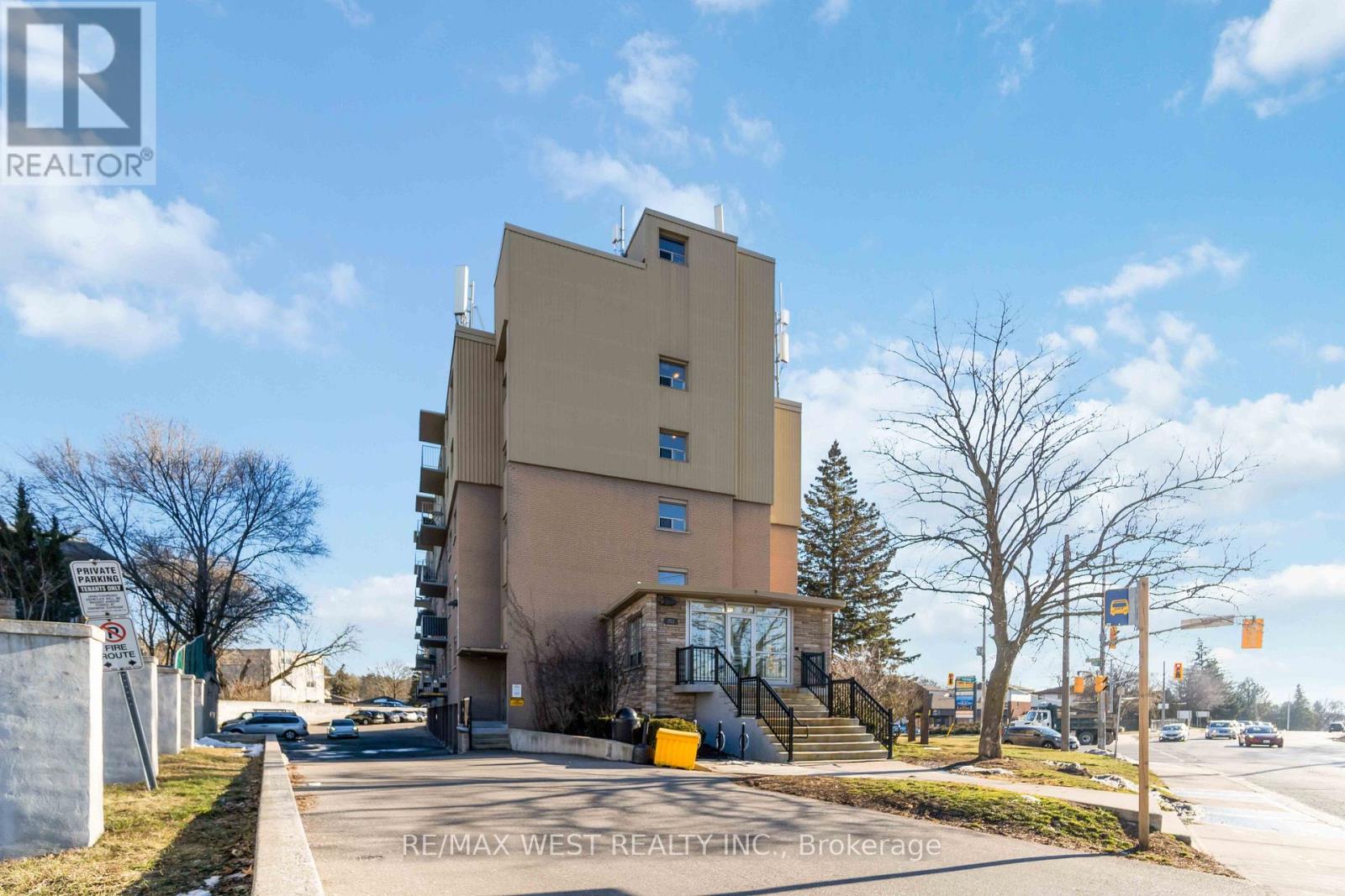 Photo 1 of 90 283 Fairway Road N, Kitchener ON