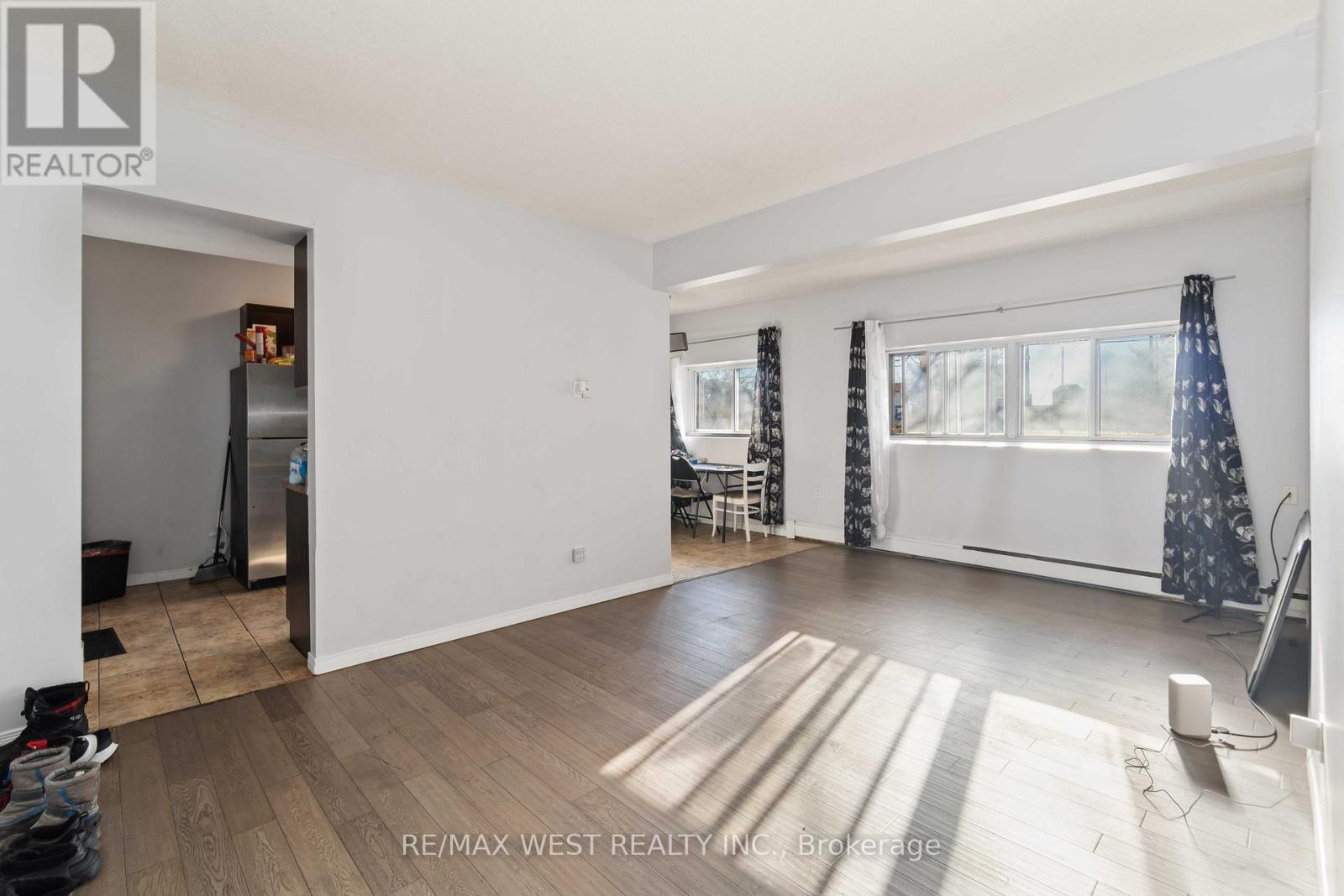 Photo 11 of 90 283 Fairway Road N, Kitchener ON