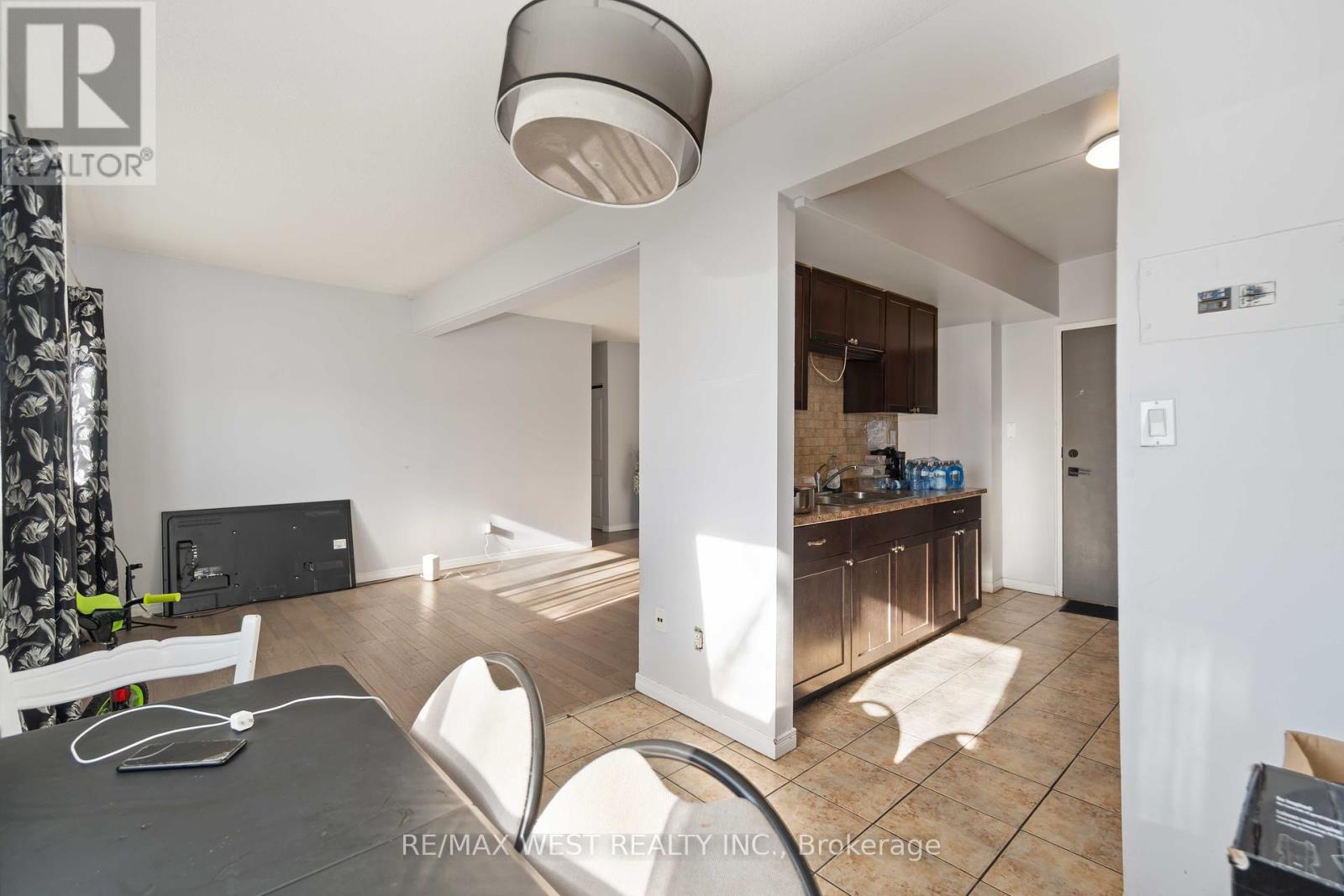 Photo 15 of 90 283 Fairway Road N, Kitchener ON