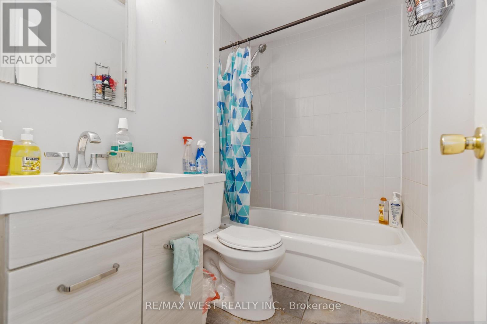 Photo 20 of 90 283 Fairway Road N, Kitchener ON