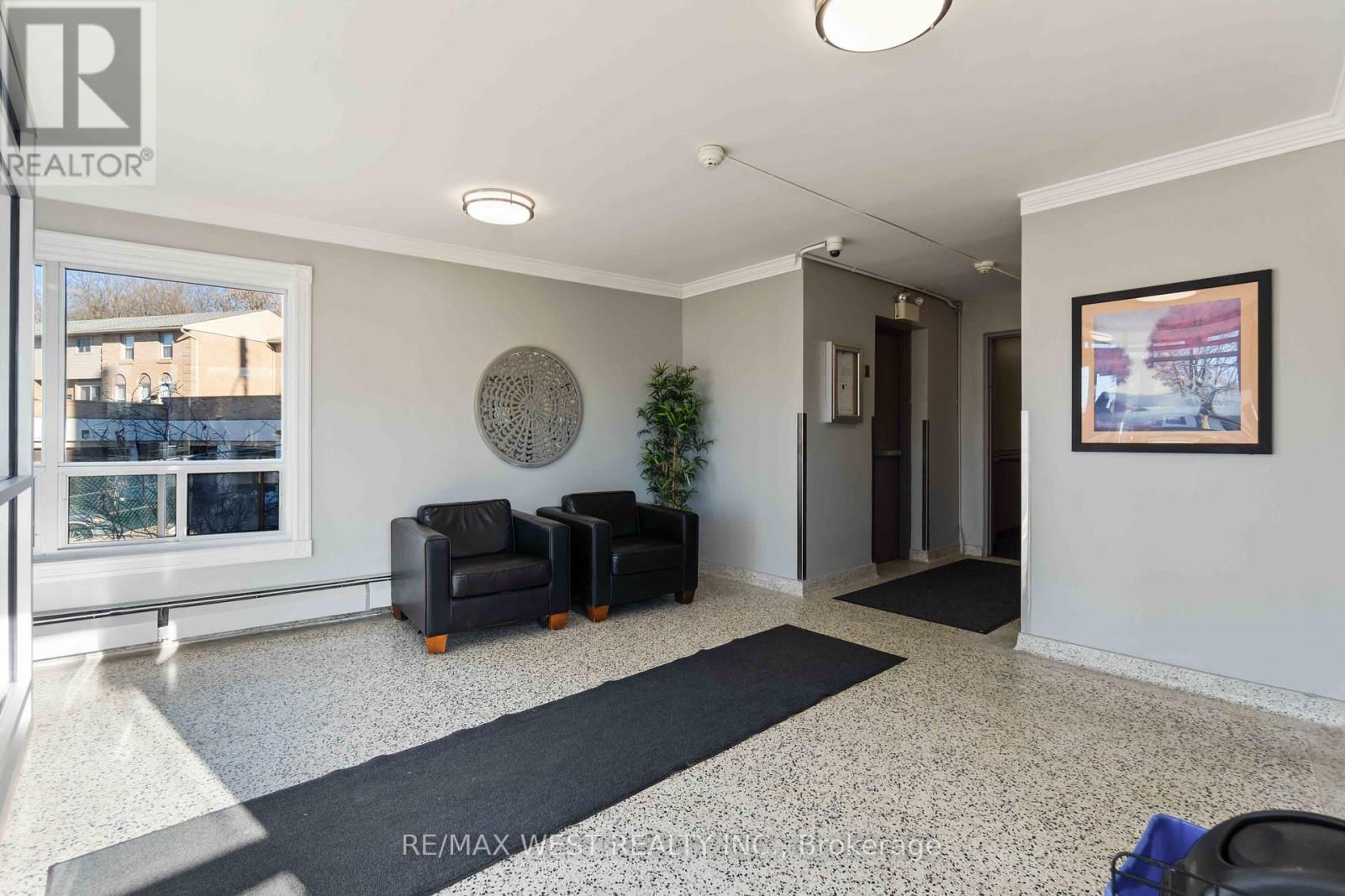 Photo 5 of 90 283 Fairway Road N, Kitchener ON