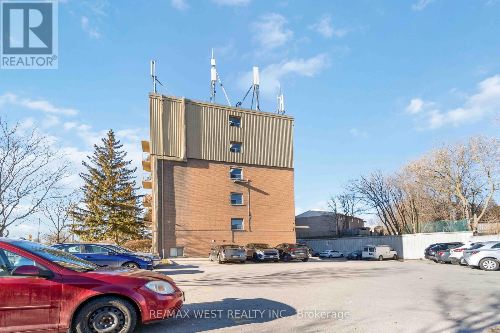 Photo 6 of 90 283 Fairway Road N, Kitchener ON