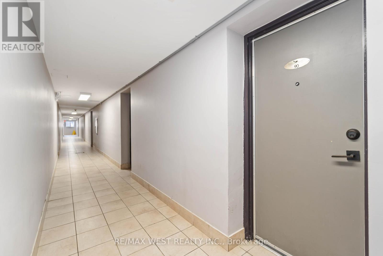 Photo 8 of 90 283 Fairway Road N, Kitchener ON