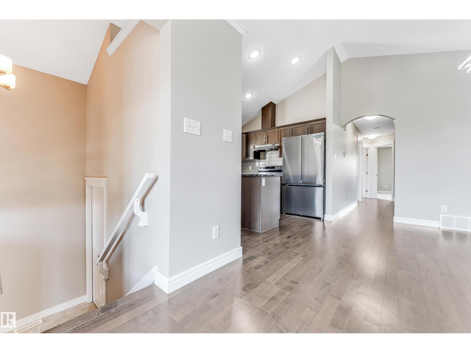 Photo 2 of 2627 12 St Nw, Edmonton AB