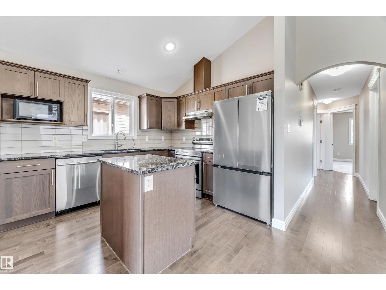 Photo 9 of 2627 12 St Nw, Edmonton AB