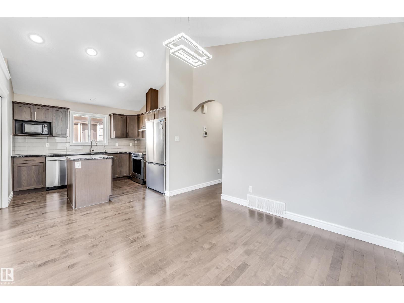 Photo 7 of 2627 12 St Nw, Edmonton AB