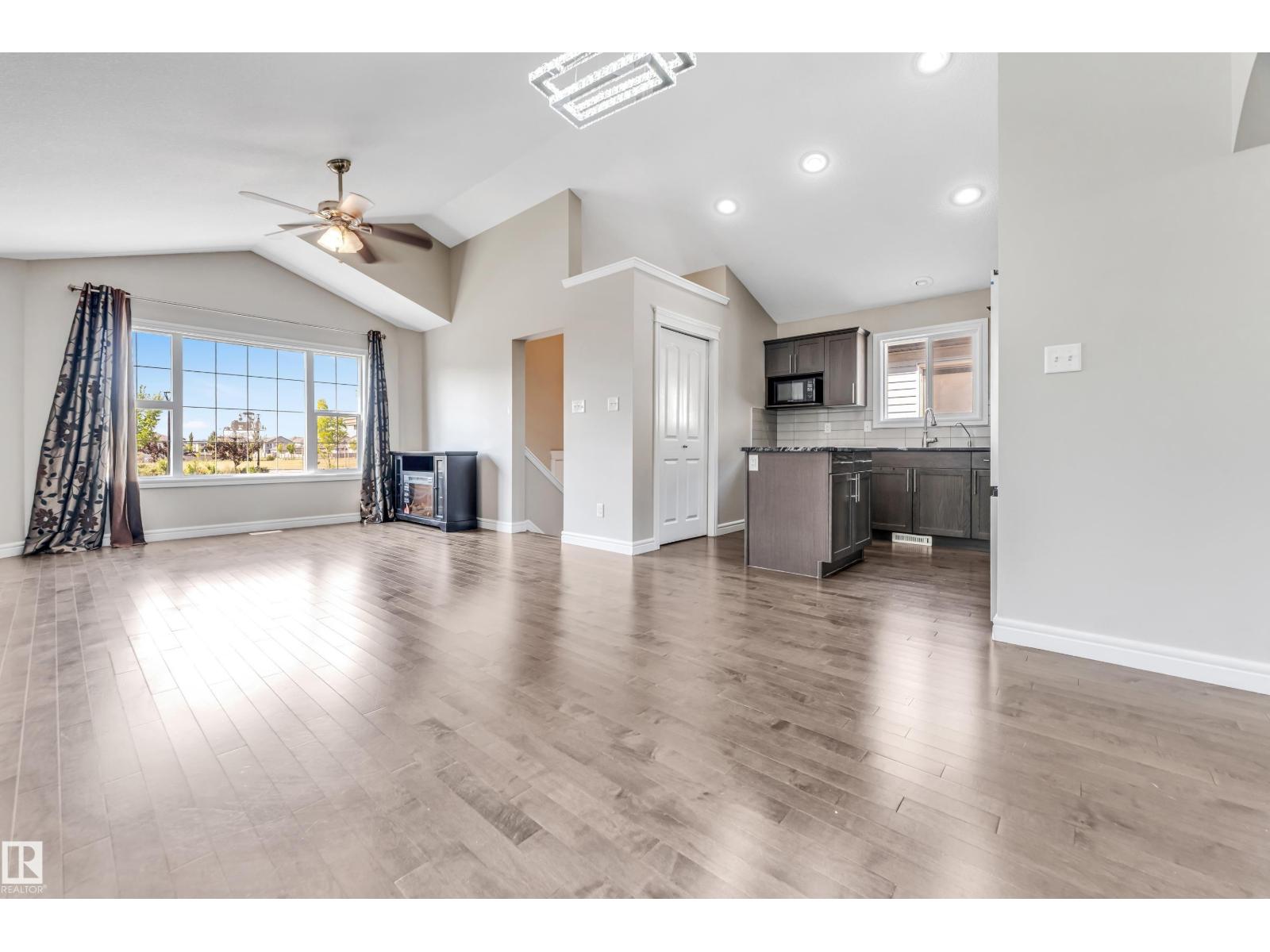 Photo 8 of 2627 12 St Nw, Edmonton AB