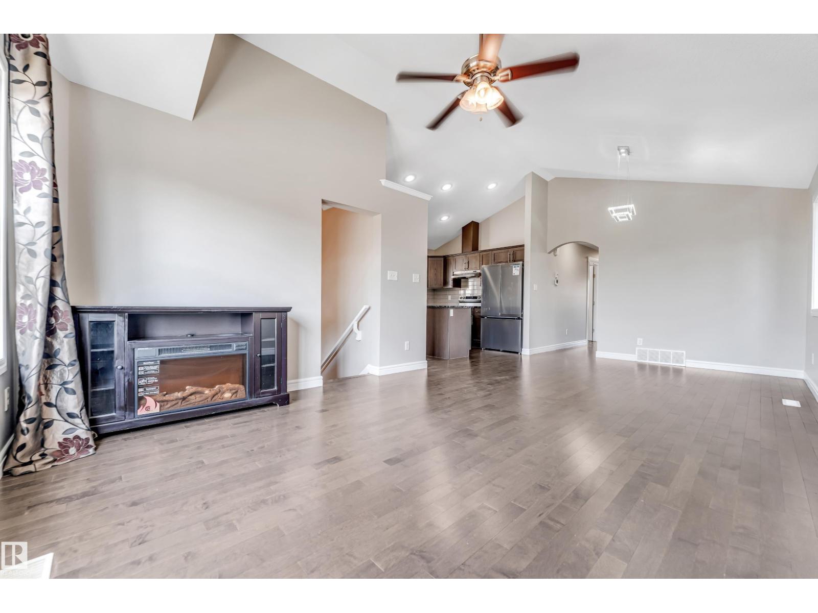 Photo 3 of 2627 12 St Nw, Edmonton AB
