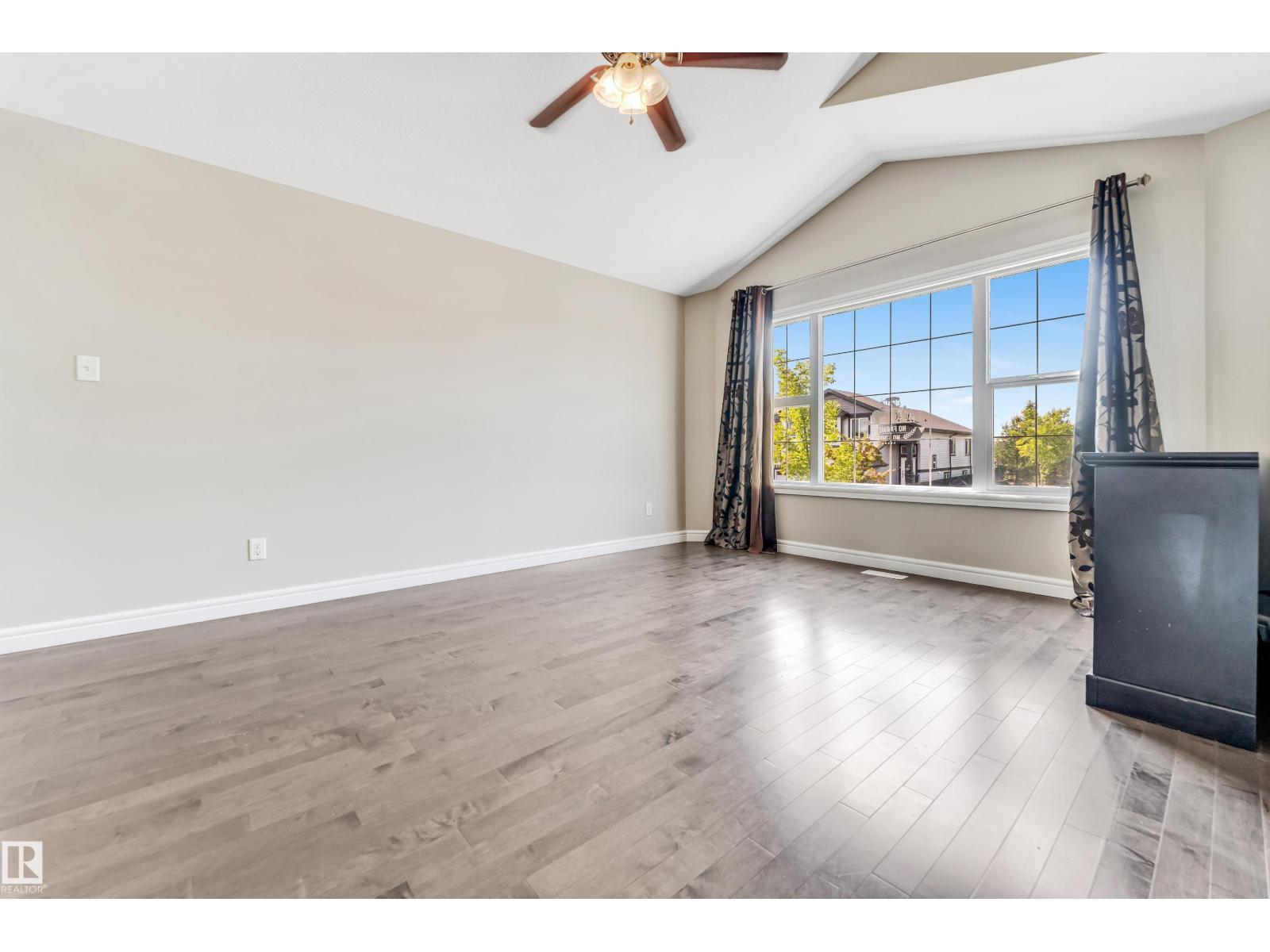 Photo 5 of 2627 12 St Nw, Edmonton AB