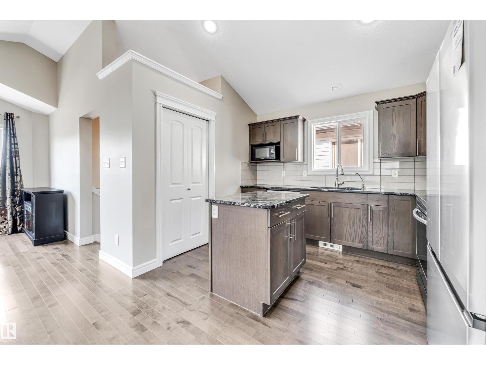 Photo 10 of 2627 12 St Nw, Edmonton AB
