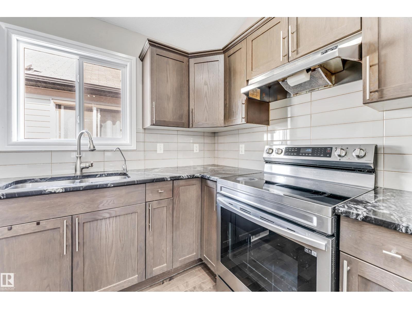 Photo 11 of 2627 12 St Nw, Edmonton AB
