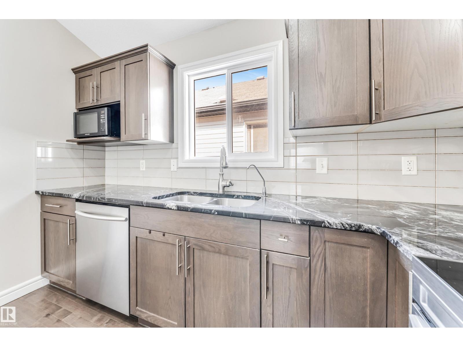 Photo 12 of 2627 12 St Nw, Edmonton AB