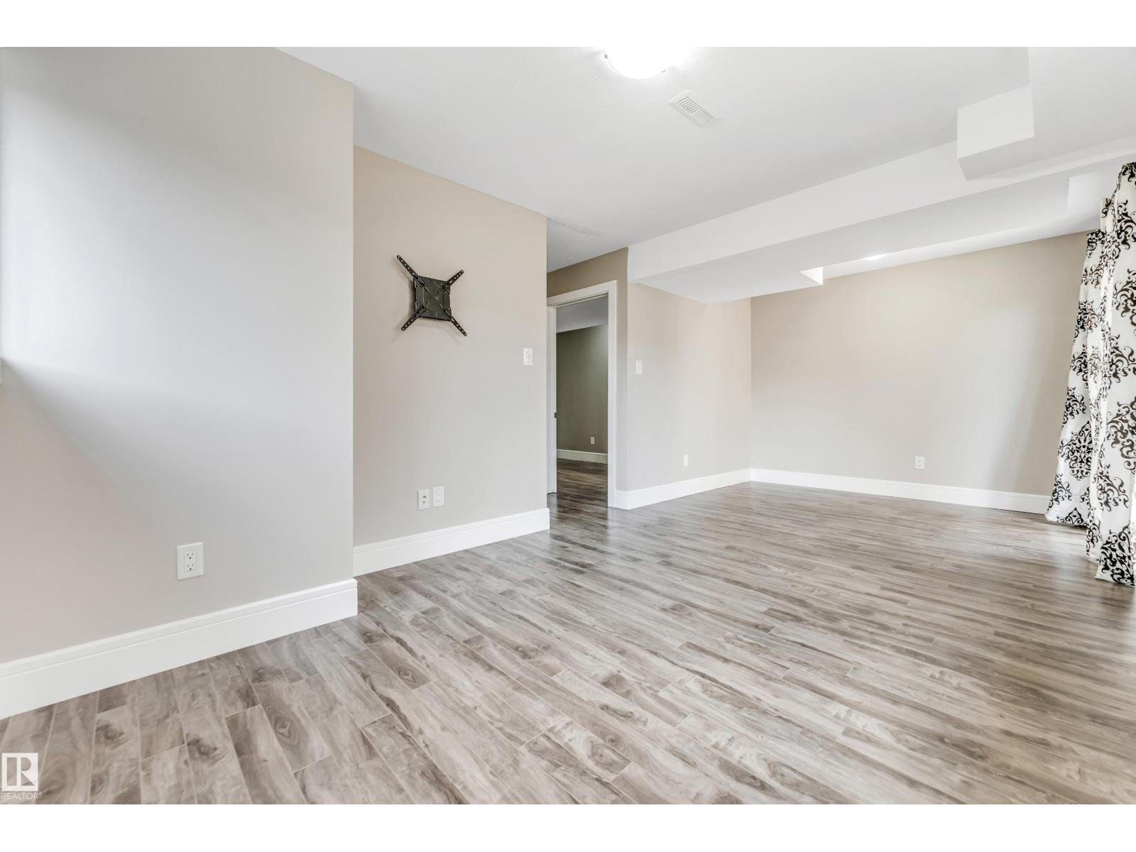 Photo 31 of 2627 12 St Nw, Edmonton AB