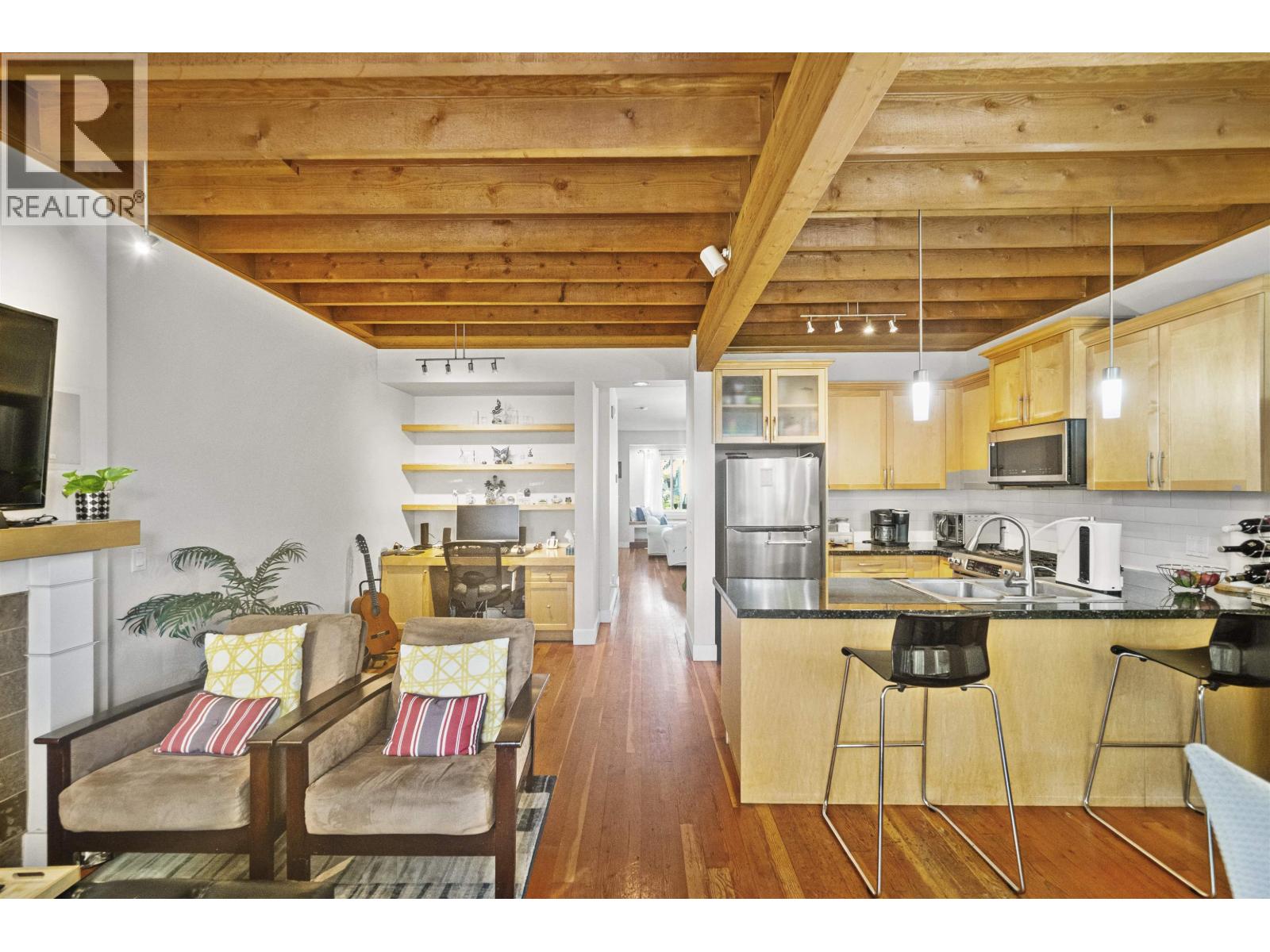 Photo 3 of 284 Furness Street, New Westminster BC
