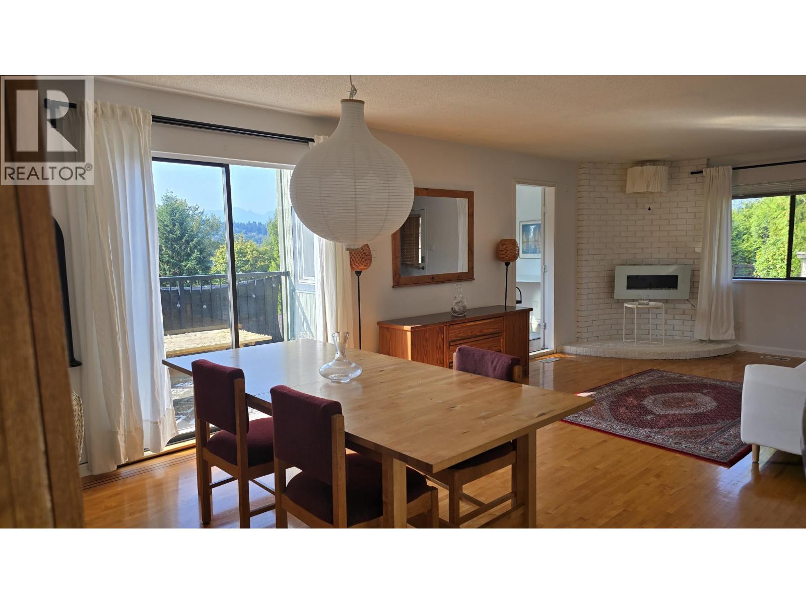 Photo 3 of 1479 Elinor Crescent, Port Coquitlam BC