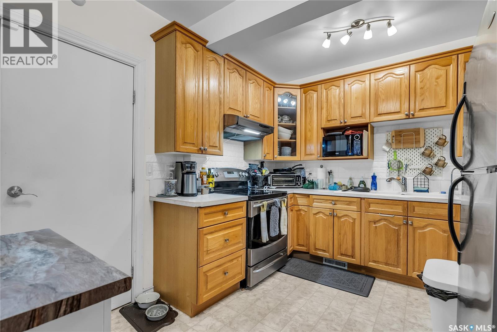 Photo 13 of 1121 B Avenue N, Saskatoon SK