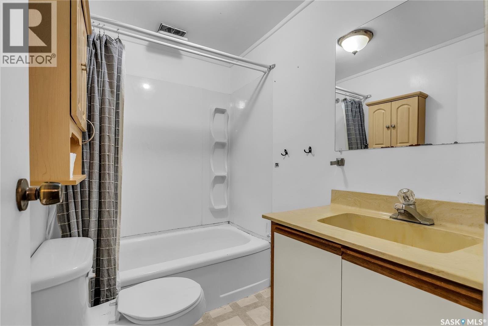 Photo 31 of 1121 B Avenue N, Saskatoon SK