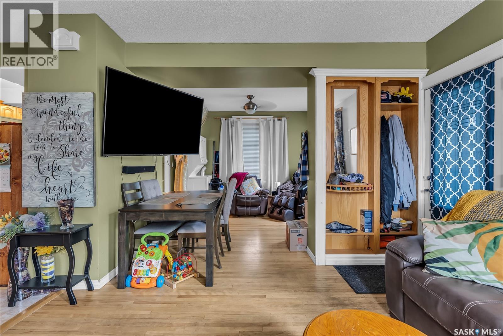 Photo 7 of 1121 B Avenue N, Saskatoon SK