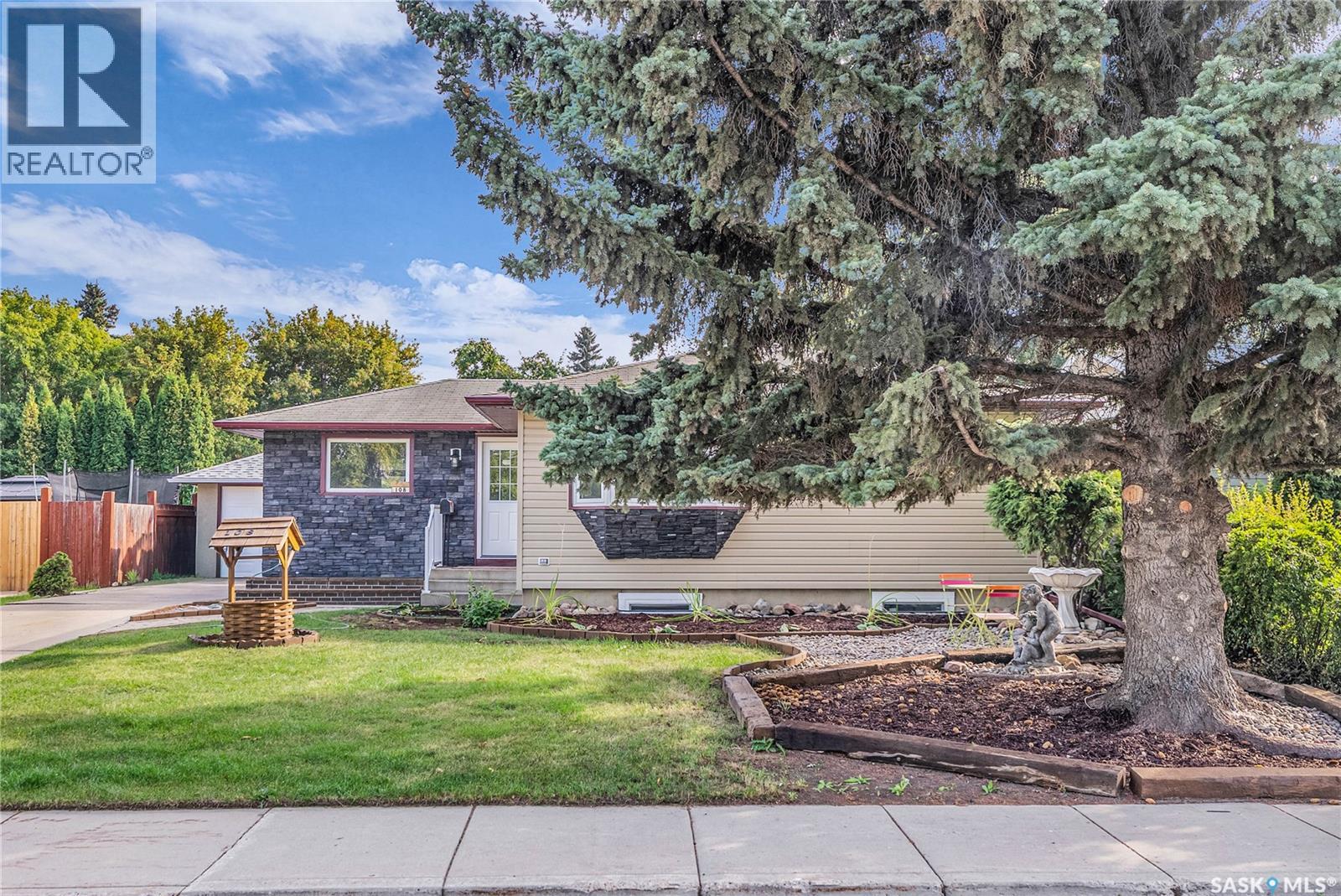 Photo 2 of 108 Rupert Drive, Saskatoon SK