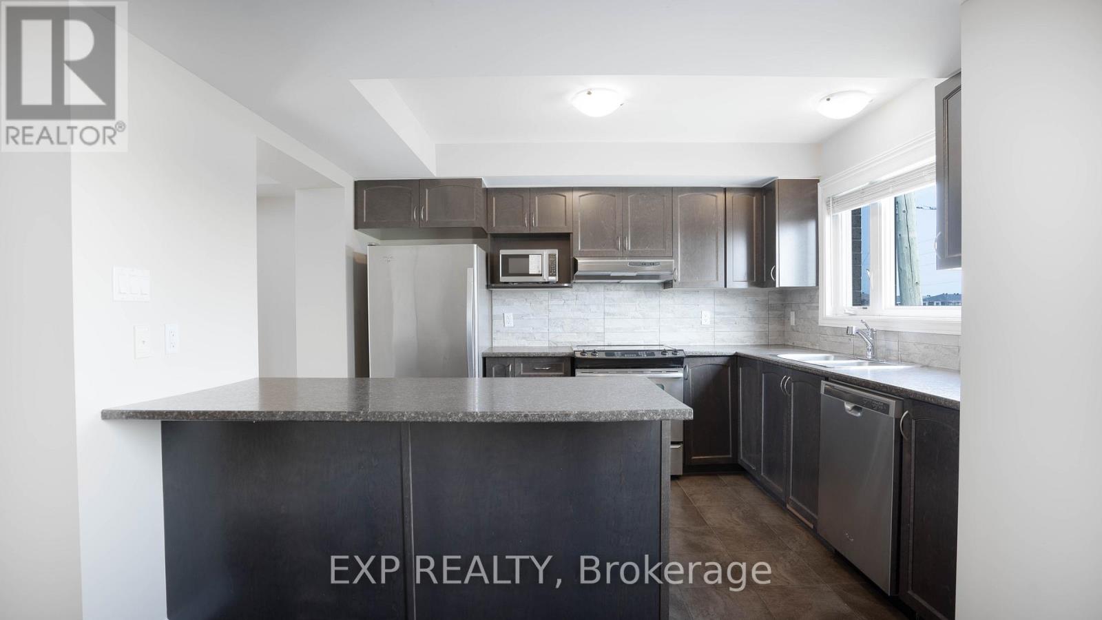 Photo 12 of 516 Silvertip Lane, Ottawa ON