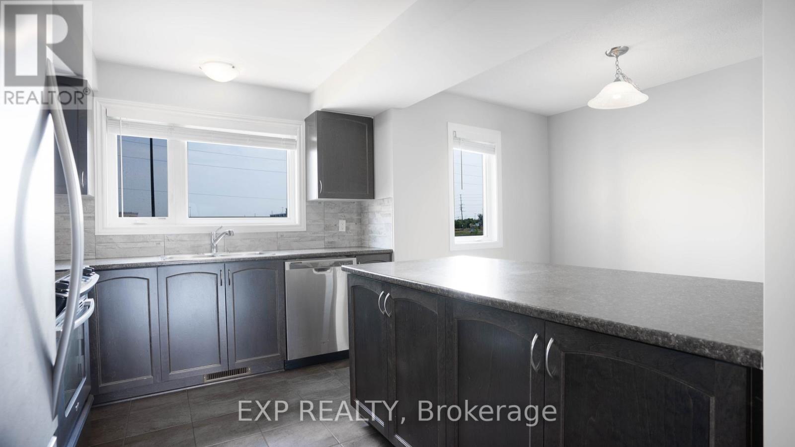 Photo 11 of 516 Silvertip Lane, Ottawa ON