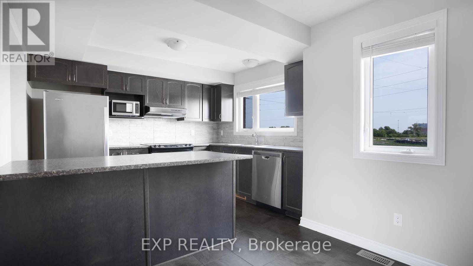 Photo 10 of 516 Silvertip Lane, Ottawa ON