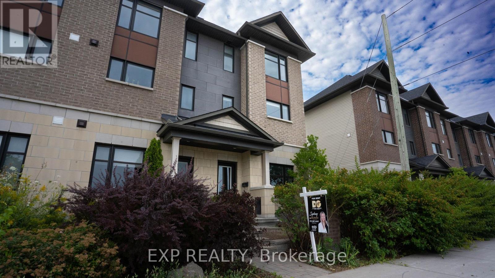 Photo 2 of 516 Silvertip Lane, Ottawa ON