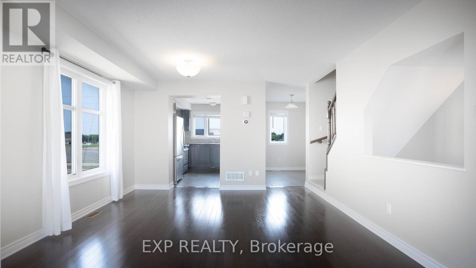 Photo 9 of 516 Silvertip Lane, Ottawa ON