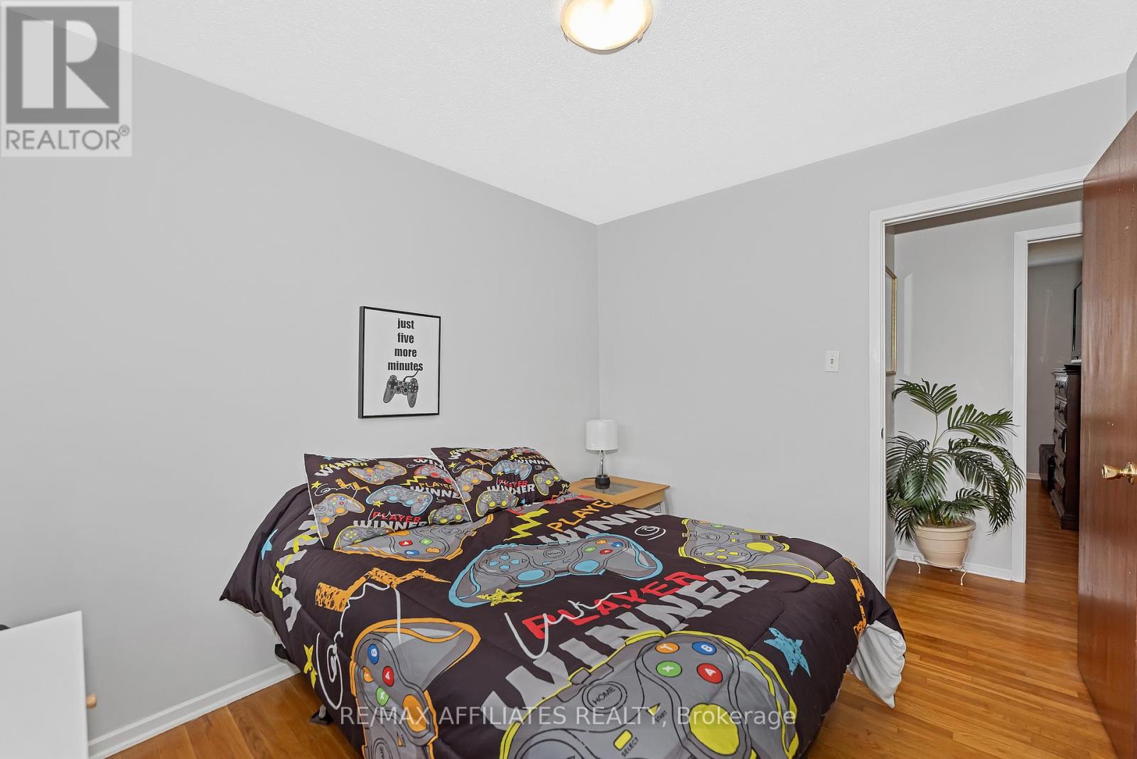 Photo 15 of 11 Tripp Crescent, Ottawa ON