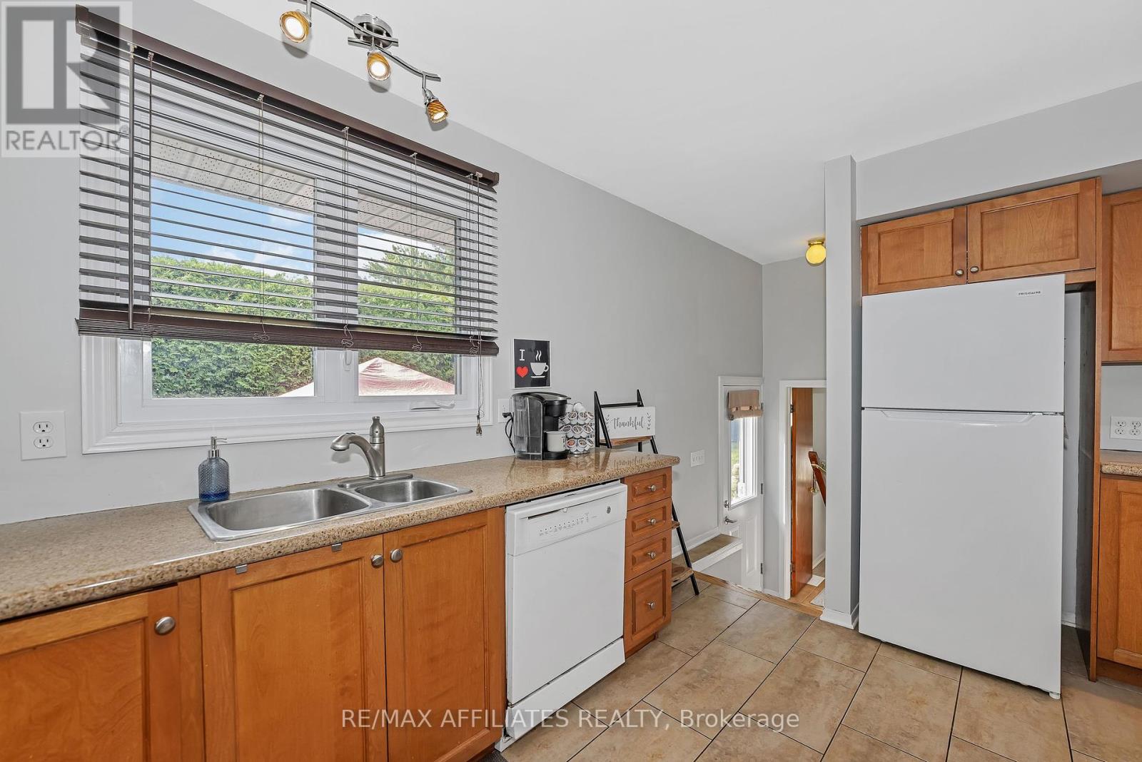 Photo 9 of 11 Tripp Crescent, Ottawa ON