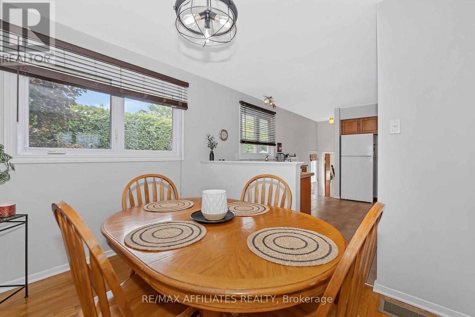 Photo 8 of 11 Tripp Crescent, Ottawa ON