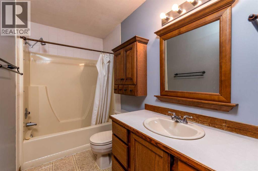 Photo 16 of 3702 57 Avenue, Lloydminster AB