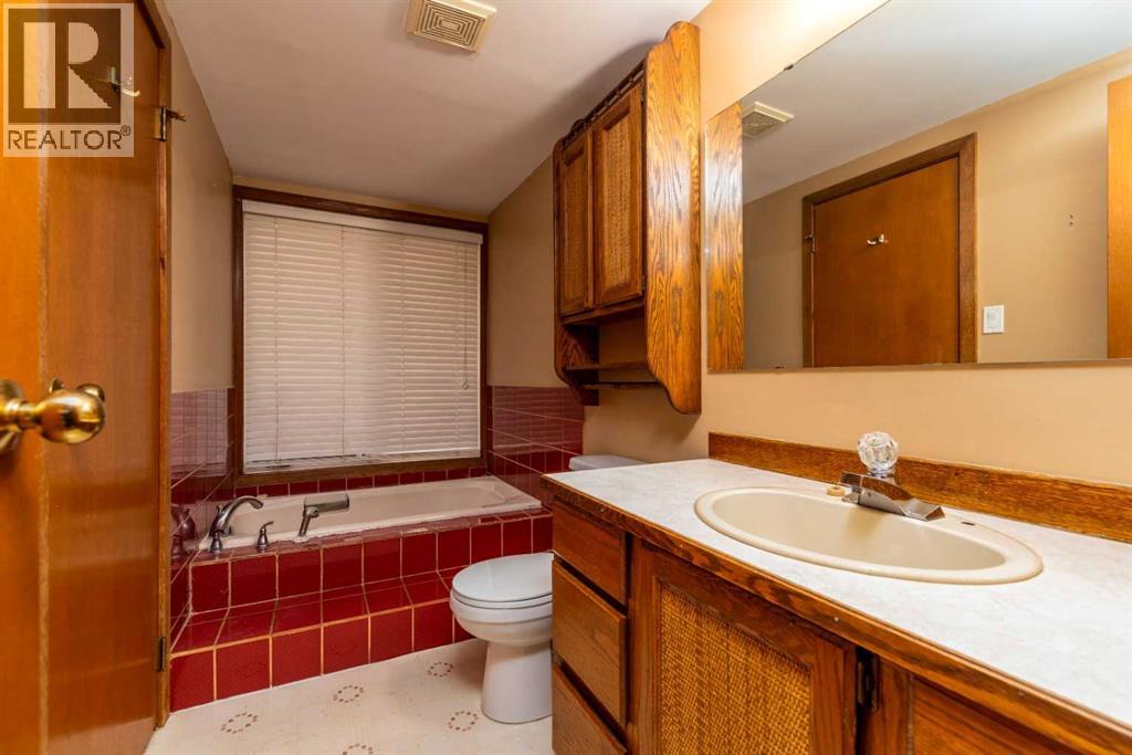 Photo 12 of 3702 57 Avenue, Lloydminster AB