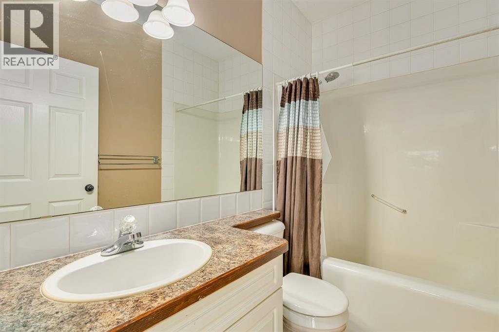 Photo 12 of 204 7 Lineham Avenue, Okotoks AB